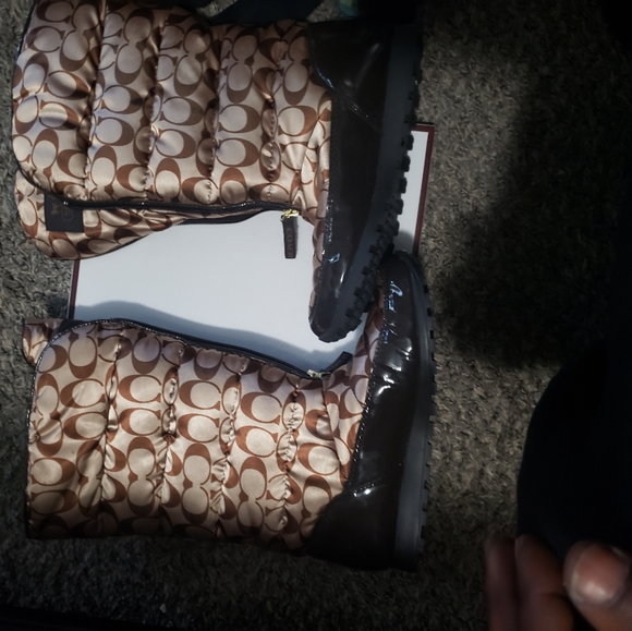 Coach snow boots - Picture 2 of 3
